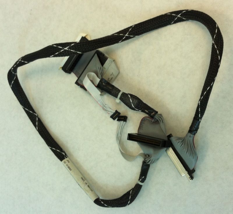 IBM 00P1676 internal SCSI cable for H80 DASD