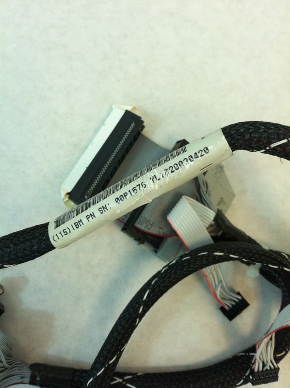 IBM 00P1676 internal SCSI cable for H80 DASD