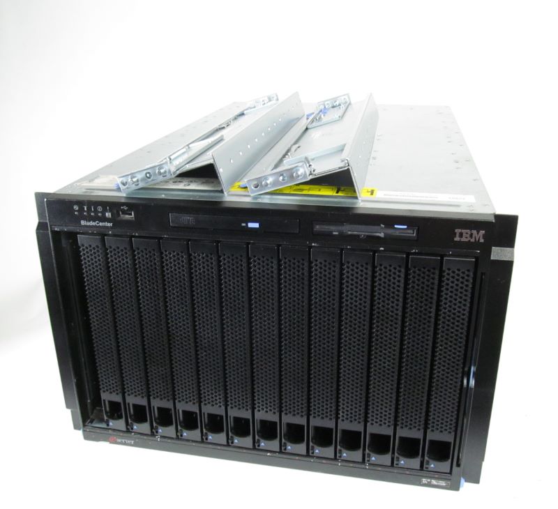 IBM 8677-3XU Bladecenter E chassis, 2 x 2000W p/s, 1 x Management Module