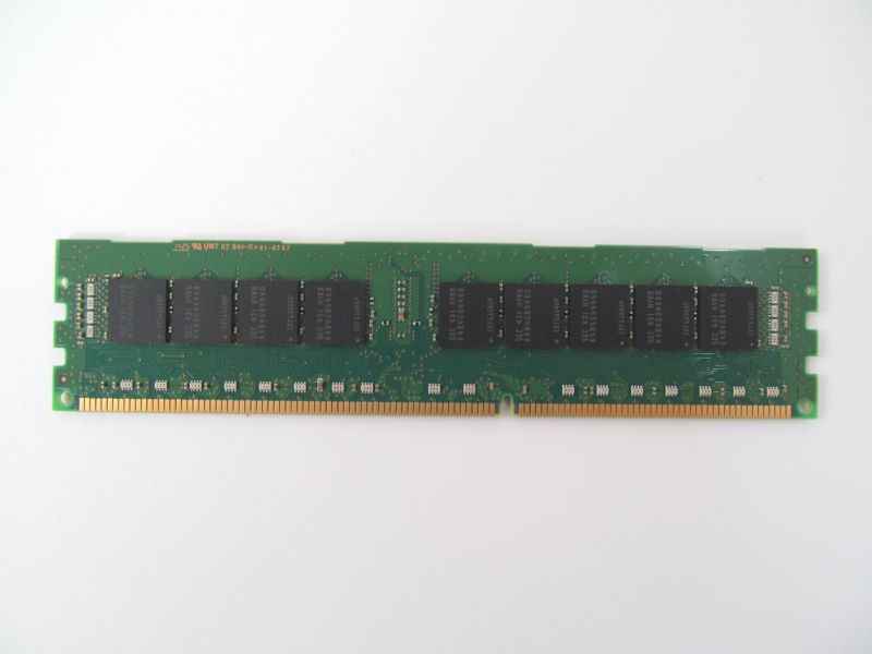 IBM 00D5036 8GB 1RX4 1.35V PC3-12800 RDIMM Not for PC