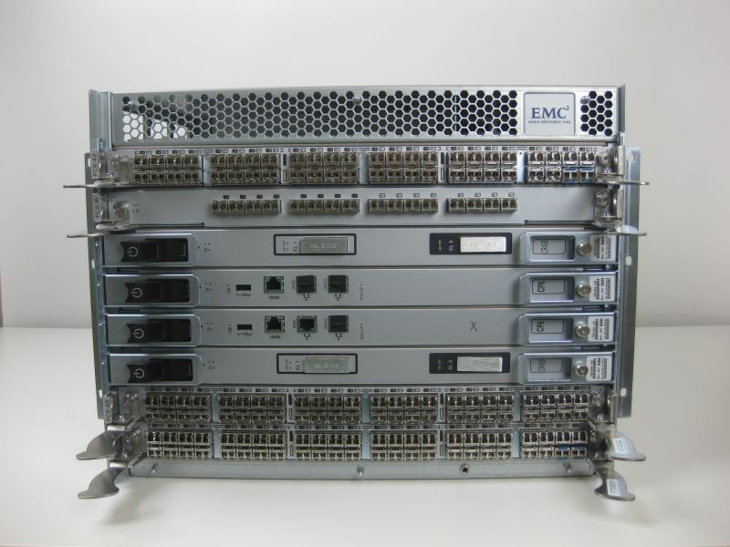 EMC 100-652-565  Brocade DCX-4S 160 ports with 8GB SW SFP's 4 Long Range