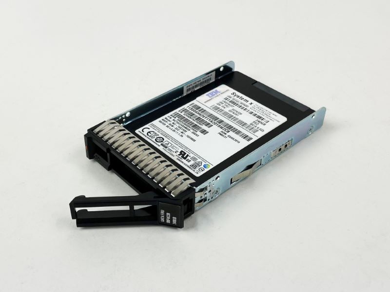 IBM 00FN338 240GB SATA SSD 2.5" H/S HDD